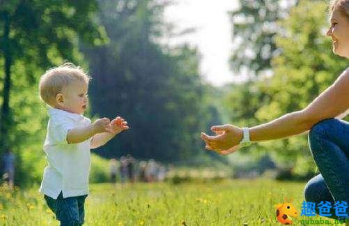 学步车适合多大的宝宝？