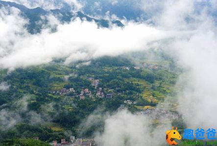 空山新雨后，天气晚来秋