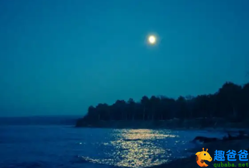 春江潮水连海平，海上明月共潮生