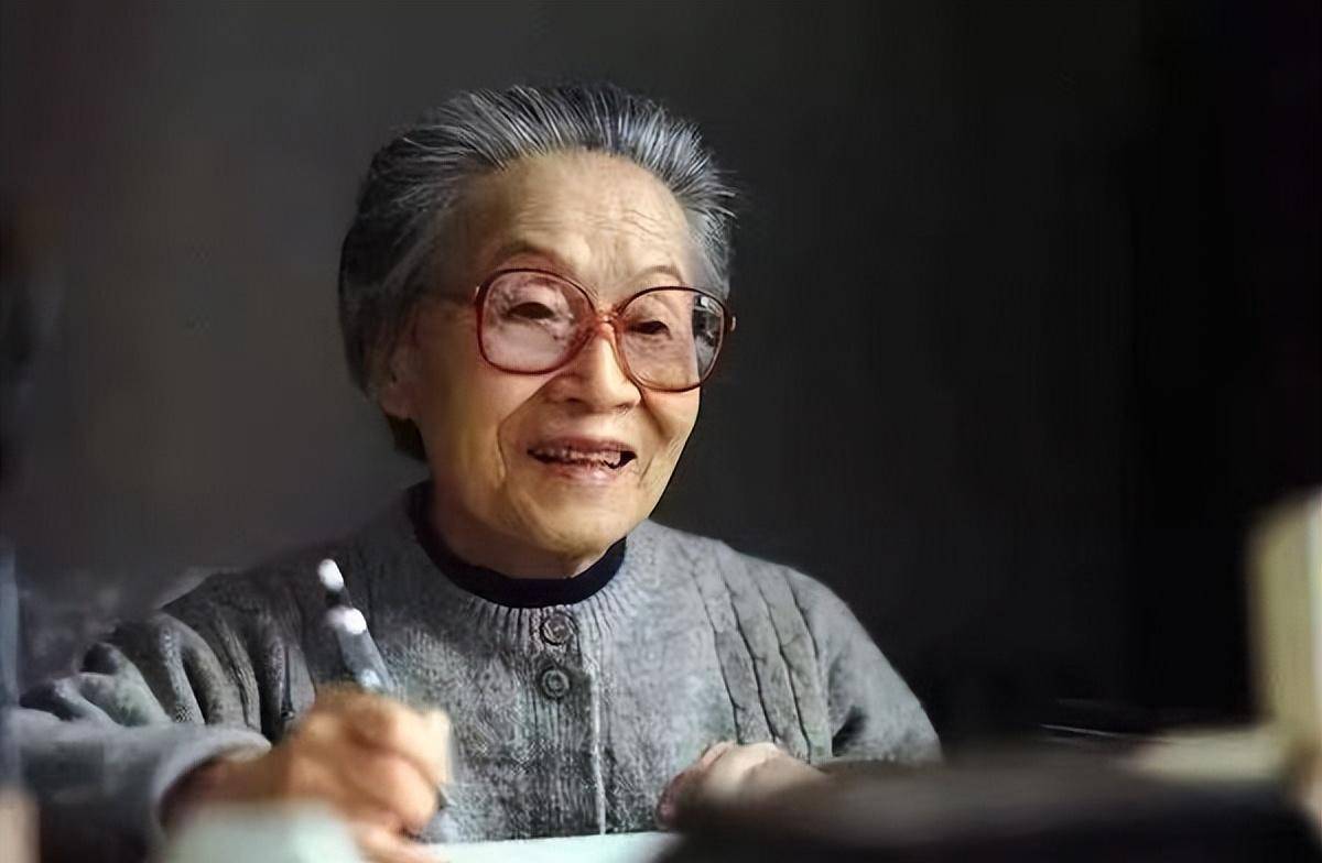 杨绛先生说：“如果别人说你两句，你就受不了了"